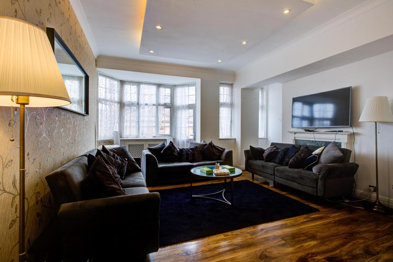 Knightsbridge Luxurious - Facing Harrods * Londra